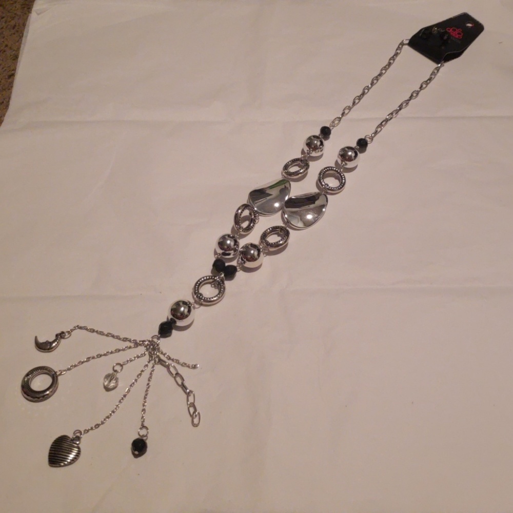Total eclipse necklace set